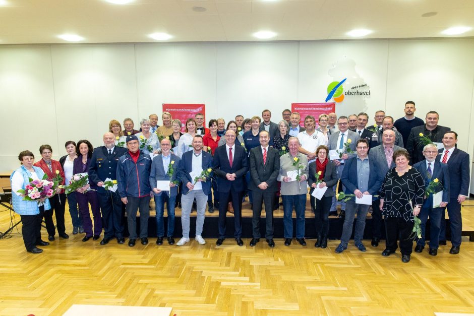 2019 11 19 Übergabe von Spenden und Ehrenamtspreise in Oberhavel