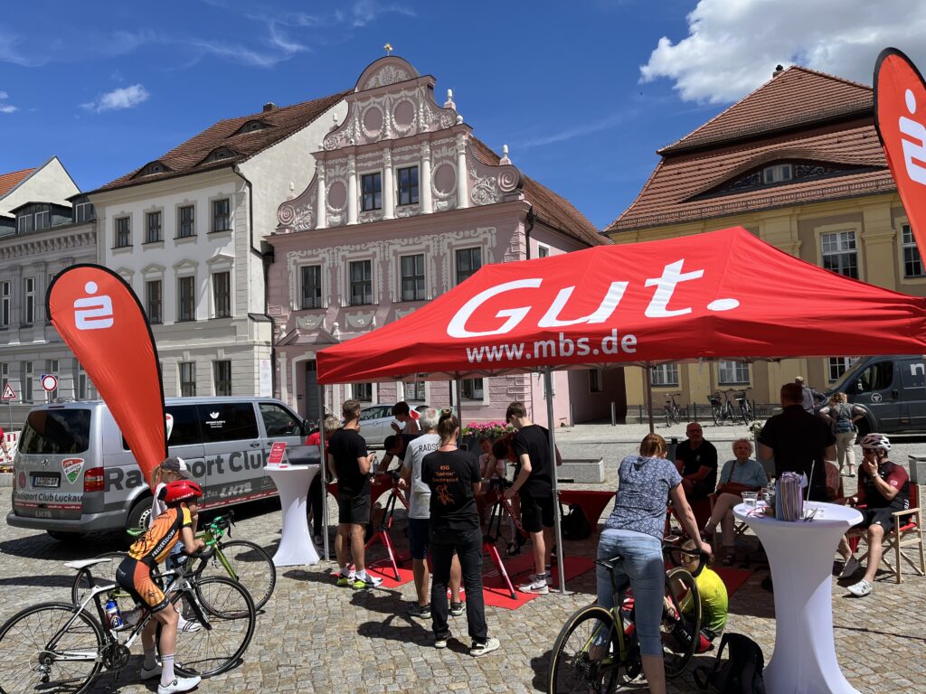 MBS-Fahrradaktion in Luckau auf dem Marktplatz