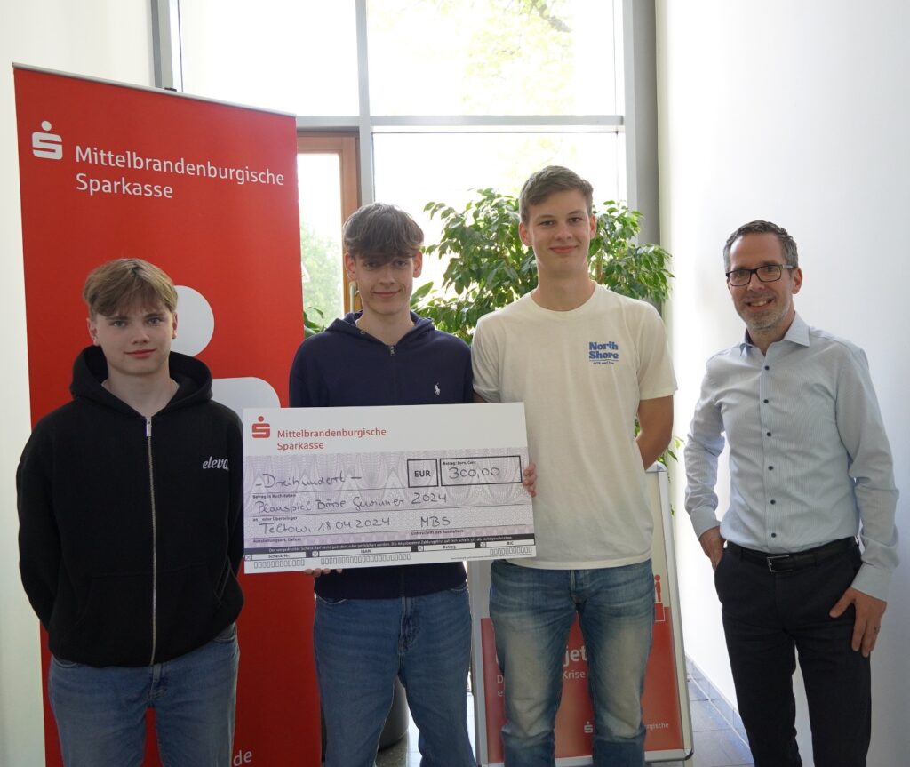 Beim Planspiel Börse im Vorjahr erhielt das Team „Die Zimboos“ vom Weinberg-Gymnasium-Kleinmachnow die 300 Euro Geldprämie für den 1. Platz im MBS-Gebiet.